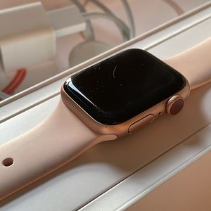 Apple Watch 5 Series 40mm Rose gold with pink/sand sports band